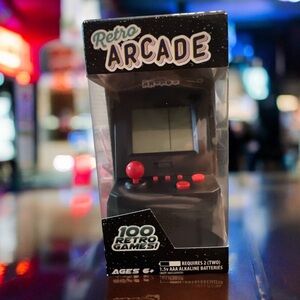 NWT Retro Arcade Mini Handheld Game 100 Retro Games Ages 6+